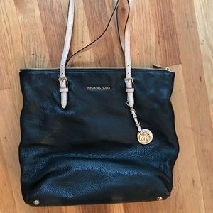 Micheal Kors black bag
